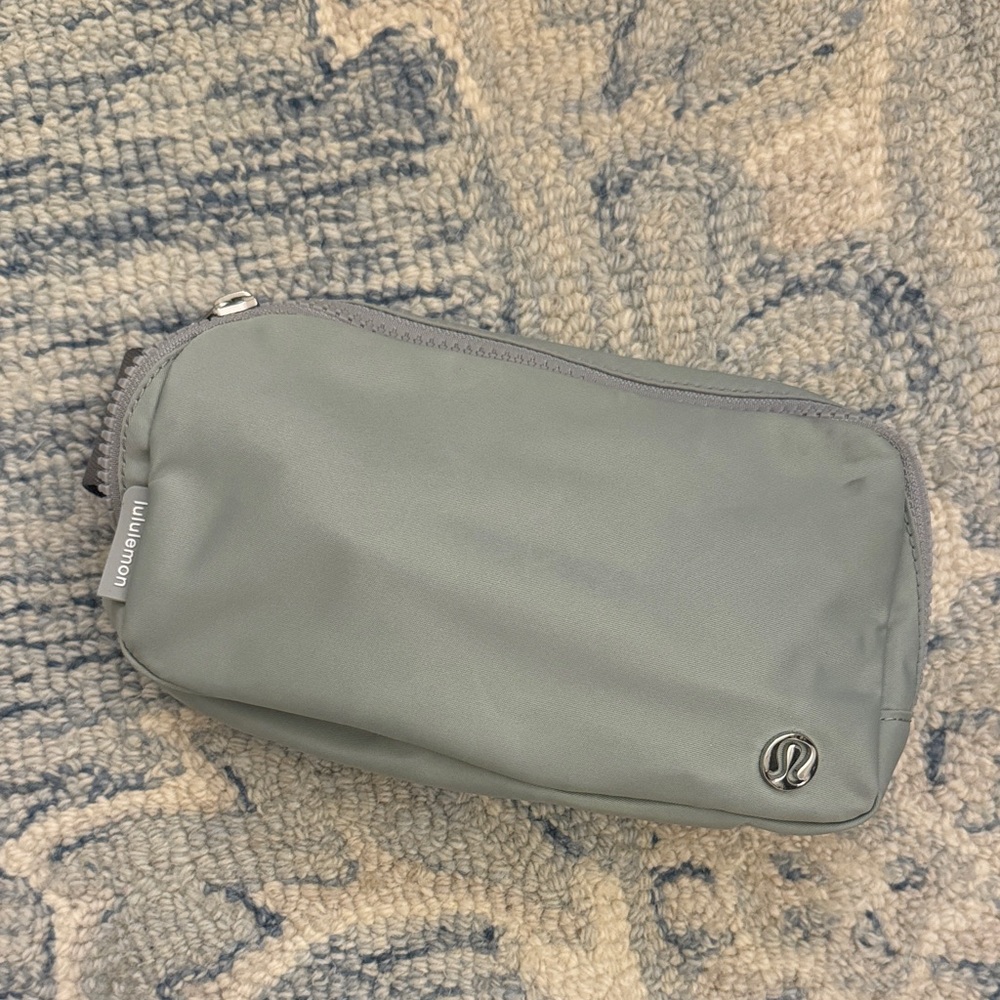 Lululemon Athletica Gray SM Fanny Pack